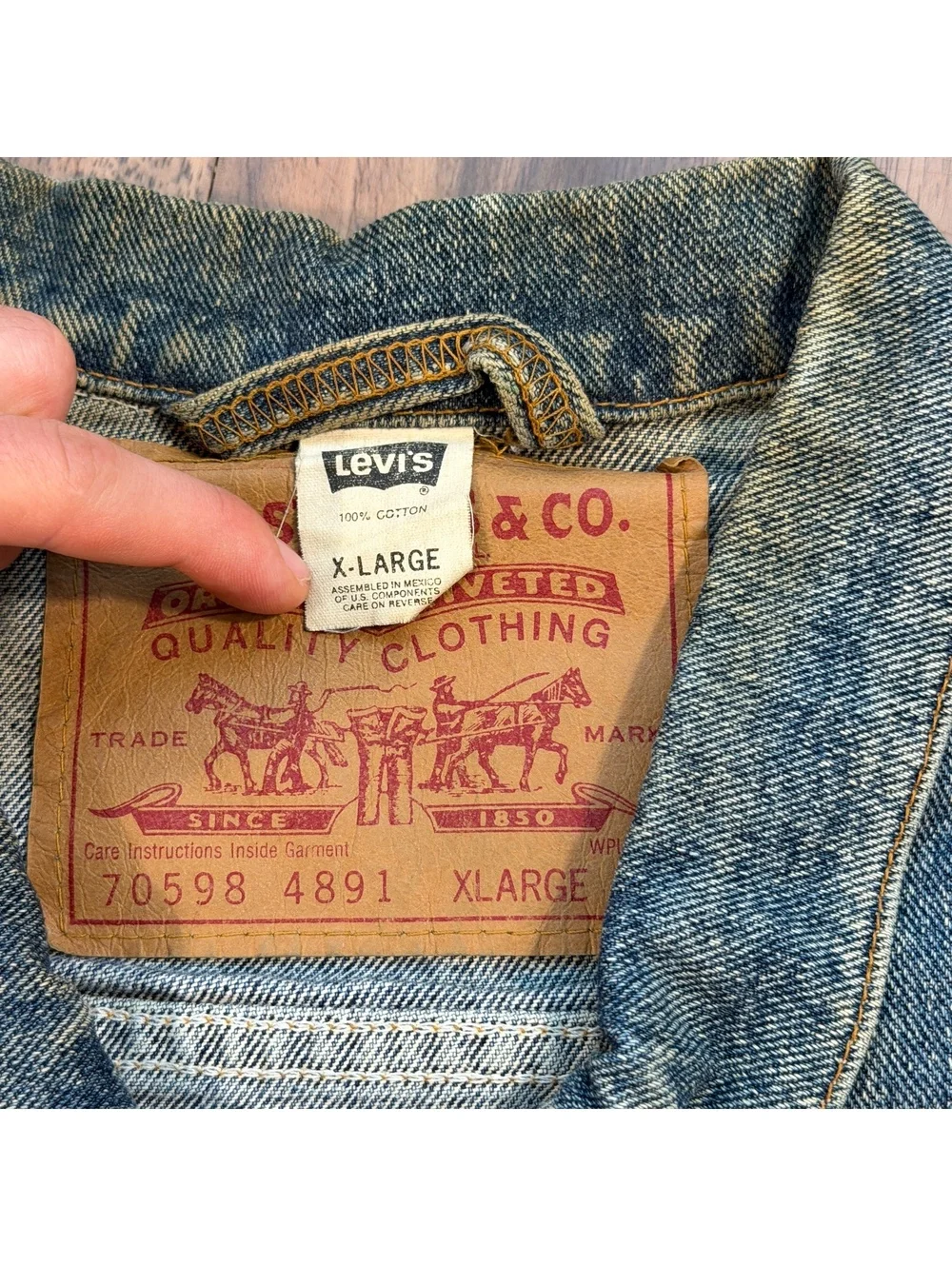 Vintage 90s Levi's Denim Trucker Jacket XL Blue Medium Wash 70598 4891 USA